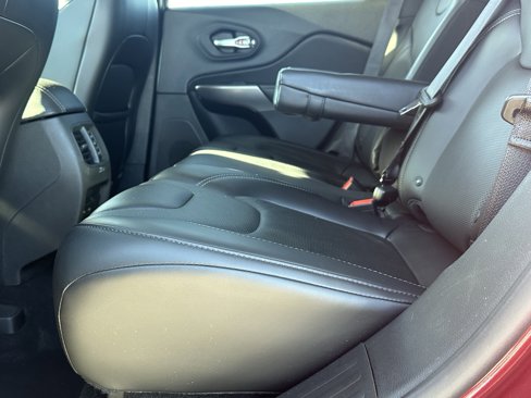 Used 2019 Jeep Cherokee Limited image 21