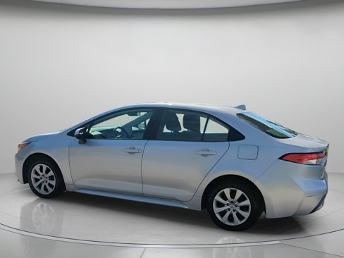 Used 2021 Toyota Corolla LE image 18