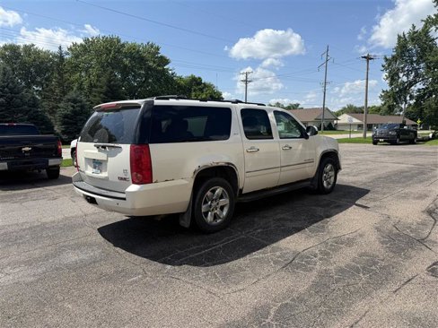 Used 2011 GMC Yukon XL SLT image 5