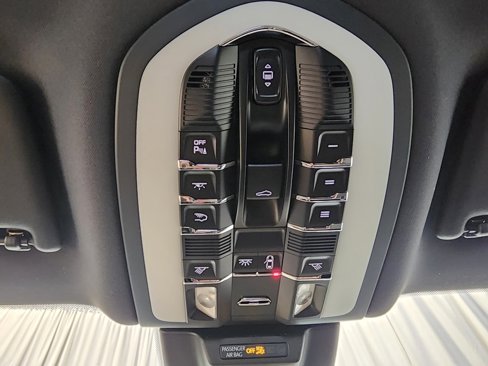 New 2025 Porsche Macan image 14