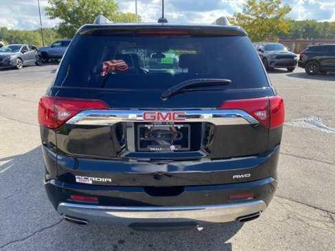 Used 2019 GMC Acadia Denali image 4
