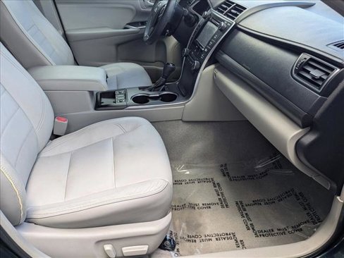 Used 2017 Toyota Camry XLE image 21