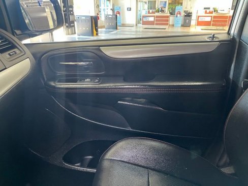 Used 2019 Dodge Grand Caravan GT image 21