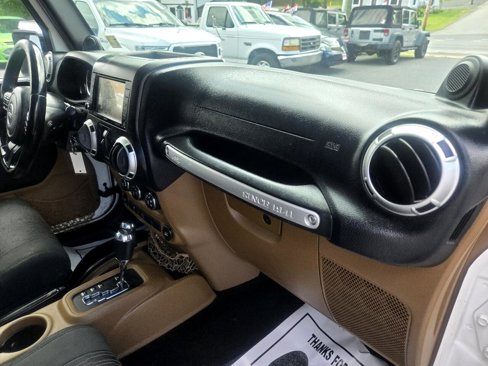 Used 2012 Jeep Wrangler Unlimited Rubicon w/ Connectivity Group image 54