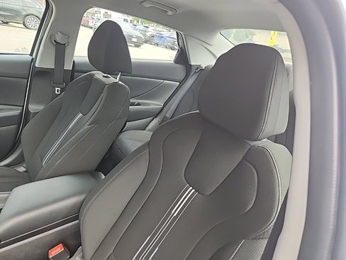 Used 2023 Hyundai Elantra Blue image 15