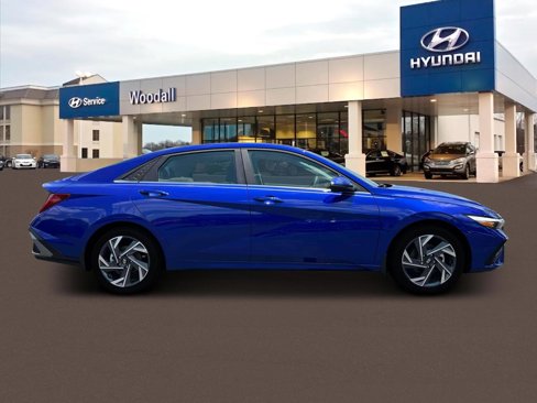 New 2025 Hyundai Elantra Limited image 9