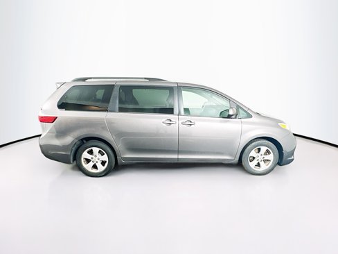 Used 2015 Toyota Sienna LE image 10