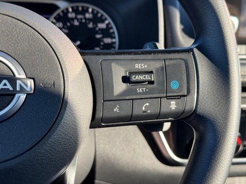 Used 2022 Nissan Rogue SV image 27