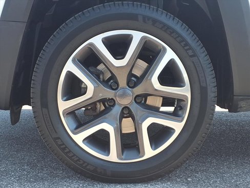 Used 2018 Jeep Renegade Latitude w/ Cold Weather Group image 21
