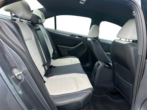 Used 2016 Volkswagen Jetta Sport image 11
