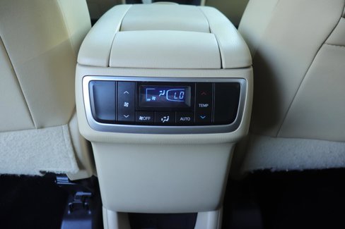 Used 2014 Toyota Highlander XLE image 25