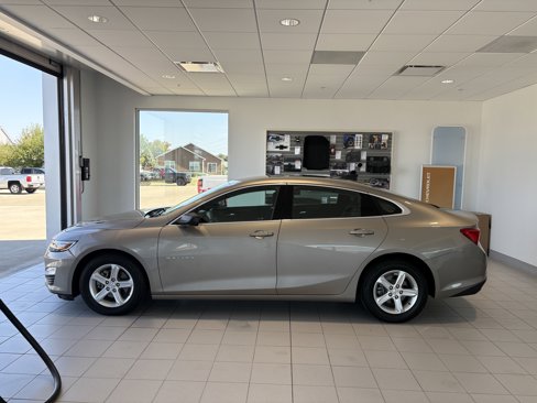 Used 2022 Chevrolet Malibu LS image 2