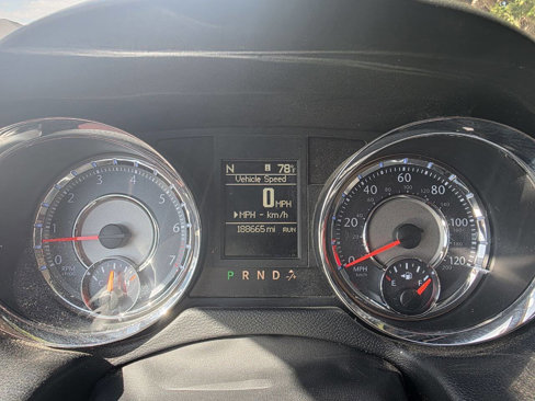 Used 2016 Chrysler Town & Country Limited image 9