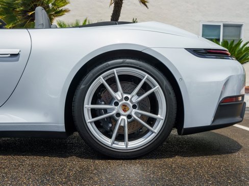 Used 2025 Porsche 911 Carrera image 31