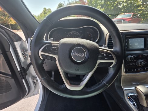 Used 2017 Jeep Grand Cherokee Laredo image 17