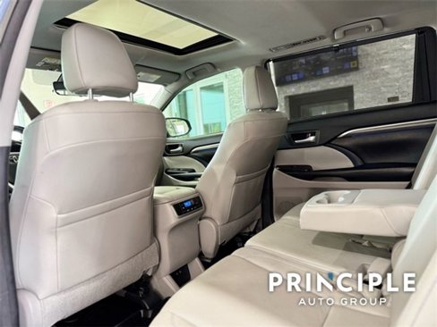 Used 2018 Toyota Highlander Limited image 18