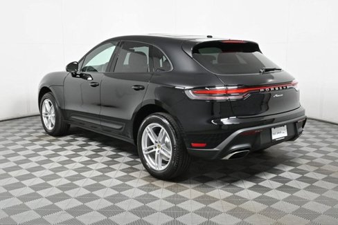 Certified 2025 Porsche Macan image 3