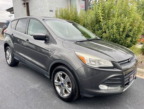 Used 2015 Ford Escape SE image 2
