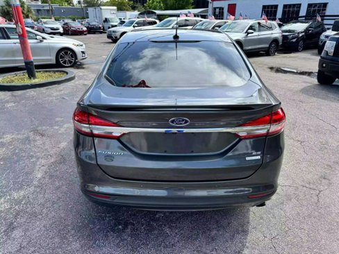 Used 2017 Ford Fusion SE w/ Fusion SE Technology Package image 12