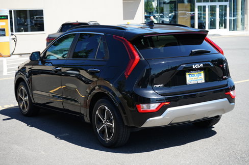 Used 2023 Kia Niro SX image 5