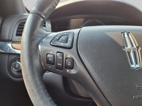 Used 2015 Lincoln MKS AWD image 16
