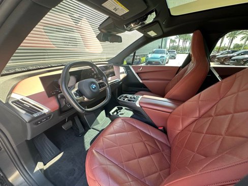 Used 2024 BMW iX xDrive50 w/ Sport Package image 4