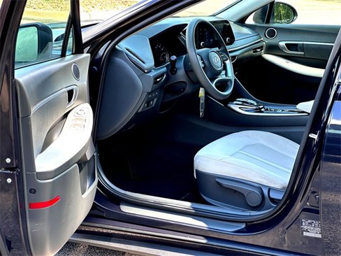 Used 2023 Hyundai Sonata SE w/ Cargo Package image 10