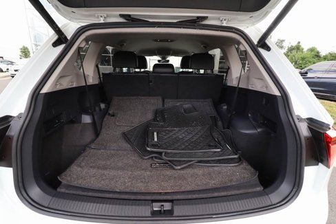 Used 2022 Volkswagen Tiguan SE image 41
