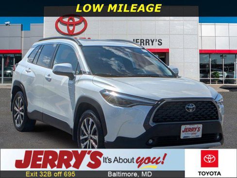 Certified 2023 Toyota Corolla Cross XLE image 1
