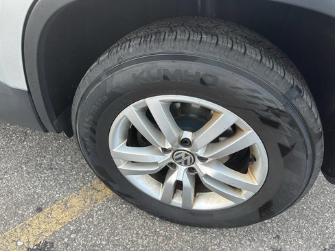 Used 2014 Volkswagen Tiguan S image 17