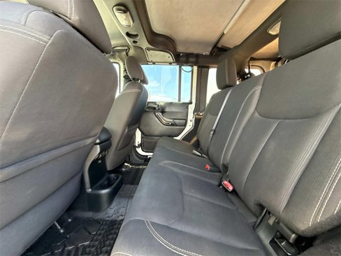 Used 2018 Jeep Wrangler Unlimited Sahara image 15