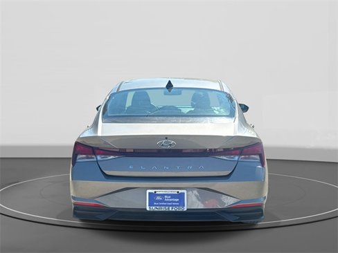 Used 2021 Hyundai Elantra SEL image 6