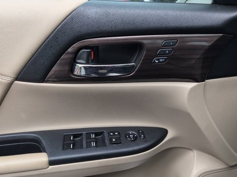 Used 2017 Honda Accord EX-L image 23