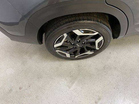 Used 2024 Kia Seltos SX w/ SX Sunroof Package image 13