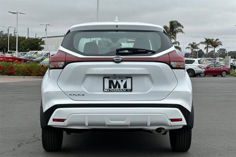 New 2025 Nissan Kicks Play S image 5