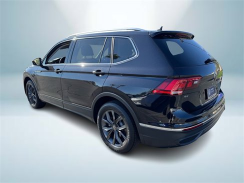 Certified 2022 Volkswagen Tiguan SE w/ Panoramic Sunroof Package image 4