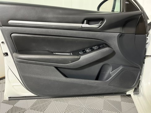 Used 2023 Nissan Altima 2.5 SV image 11
