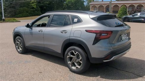 New 2025 Chevrolet Trax LT w/ Driver Confidence Package image 6