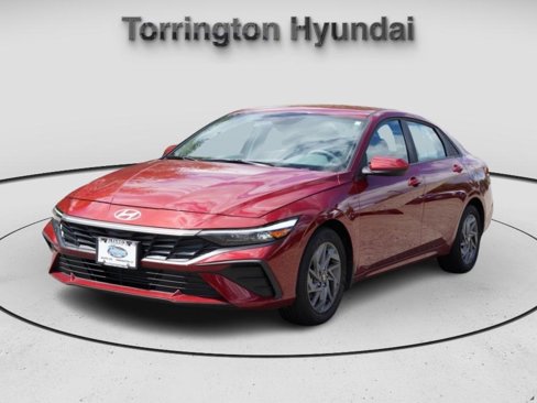 Certified 2024 Hyundai Elantra SEL image 3