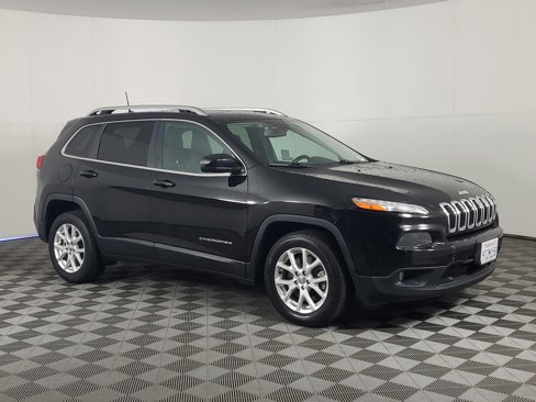 Used 2017 Jeep Cherokee Latitude image 2