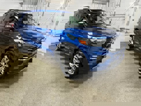 Used 2020 Ford Explorer XLT w/ Equipment Group 202A image 3