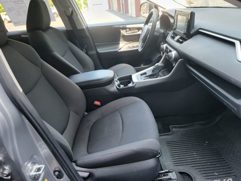 Used 2019 Toyota RAV4 LE image 14