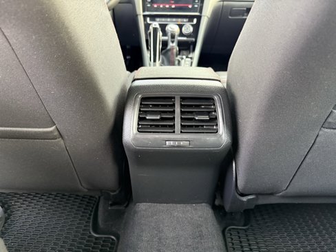 Used 2018 Volkswagen GTI SE image 29