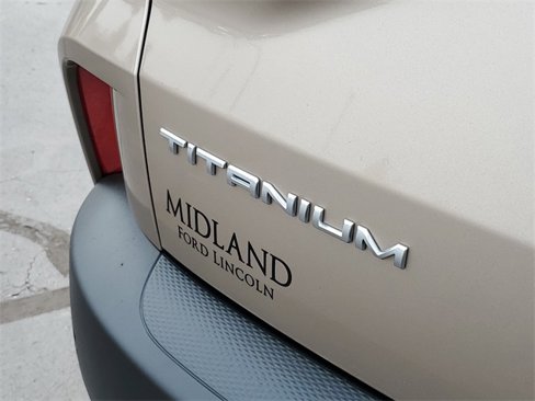 Used 2021 Ford Escape Titanium image 7