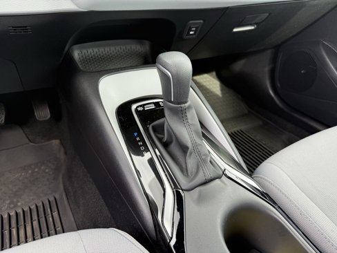 Used 2025 Toyota Corolla SE image 18