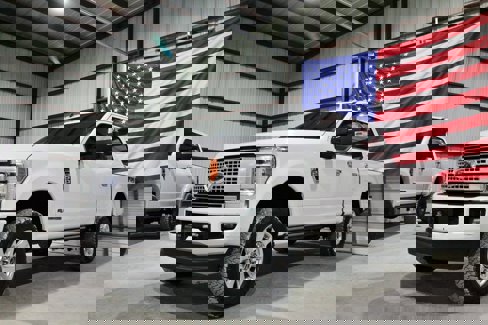 Used 2019 Ford F250 Platinum w/ Platinum Ultimate Package image 3