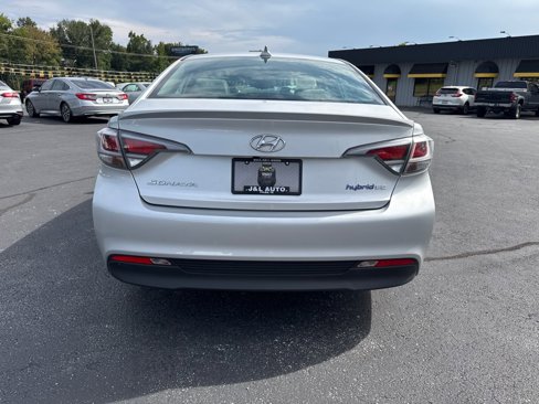 Used 2016 Hyundai Sonata SE image 4
