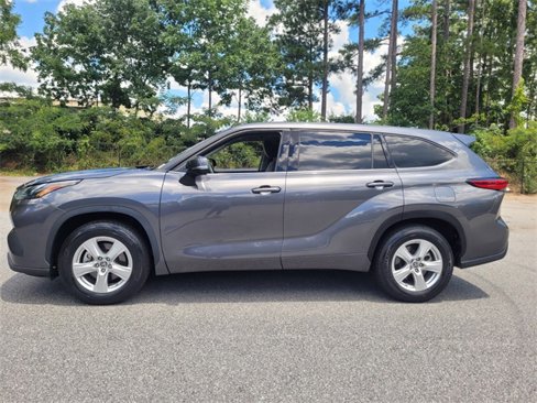 Used 2022 Toyota Highlander L image 4