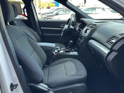 Used 2019 Ford Explorer XLT w/ Class II Trailer Tow Package image 10