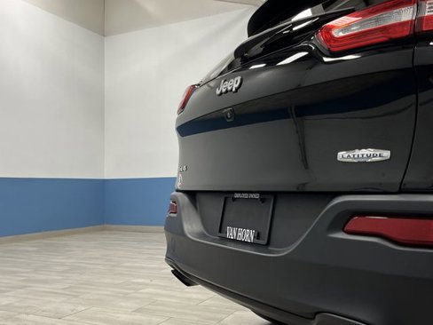 Used 2018 Jeep Cherokee Latitude Plus image 30